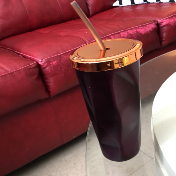 🌺🌺🌺🌺🌺🌺🌺🌺🌺Stainless steel tumbler. FREE WITH PURCHASE $75 AND OVER❤️❤️❤️ - Picture 2 of 3